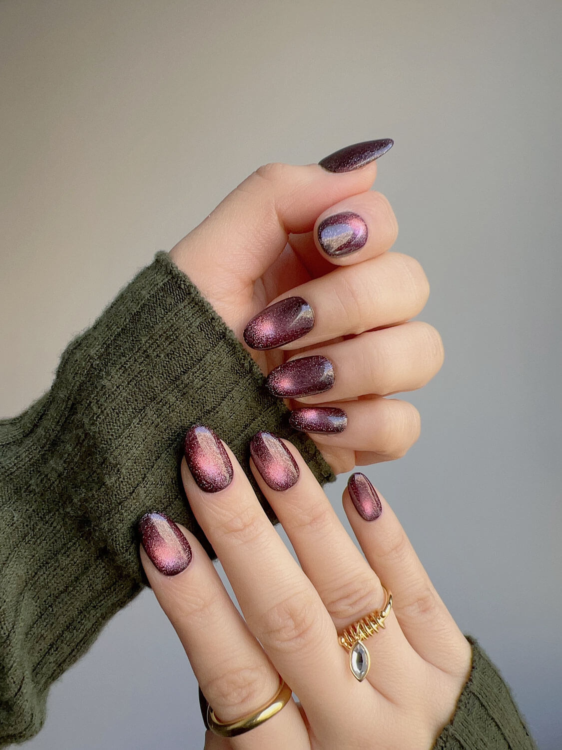Cat-eye-Chase-nails-Firework-Short-Oval-Press-On-Nails