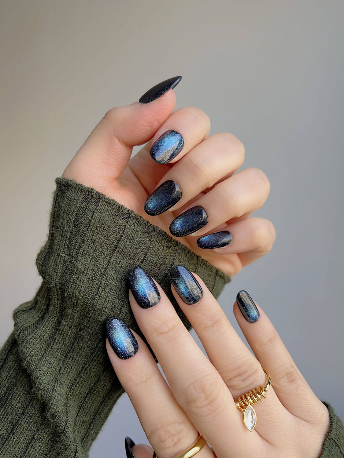 Chase-Cat-eye-nails-Deep-Space-Short-Oval-Press-On-Nails