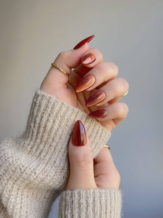 Caramel-Color-Cat-eye-nails-HoneyWax-Short-Almond-Nails