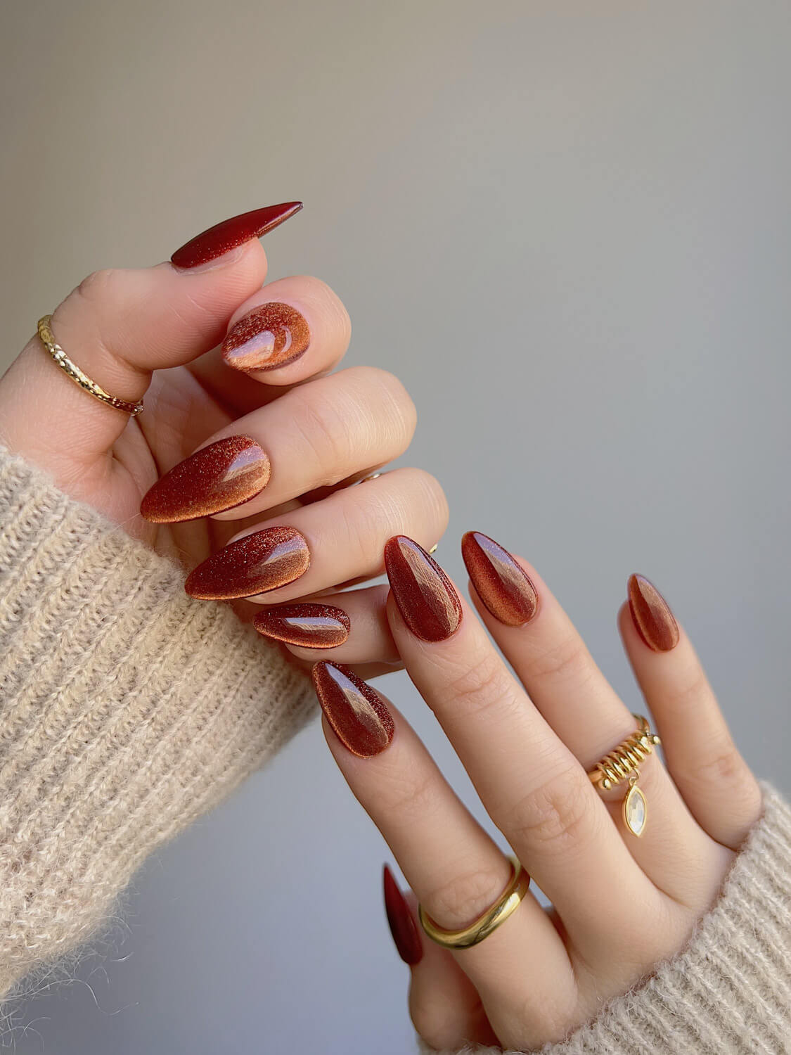 Caramel-Color-Cat-eye-nails-HoneyWax-Short-Almond-Nails