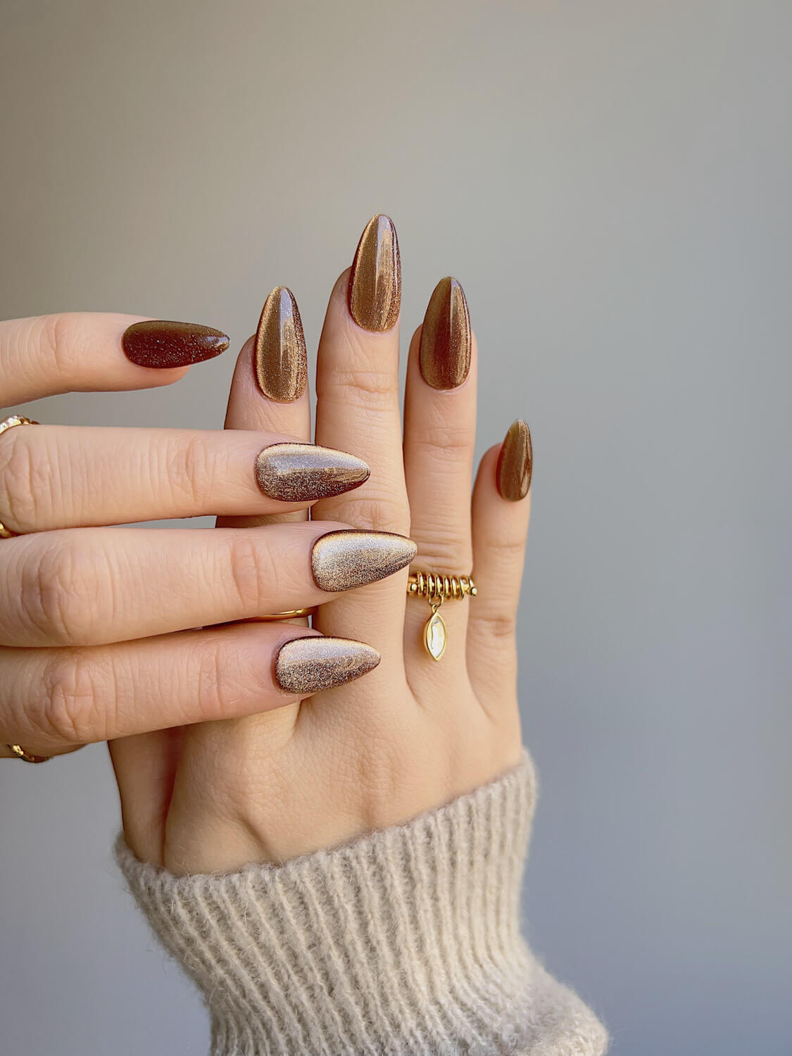 Cat-Eye-Nails-Ginger-Sugar-Short-Almond-Nails