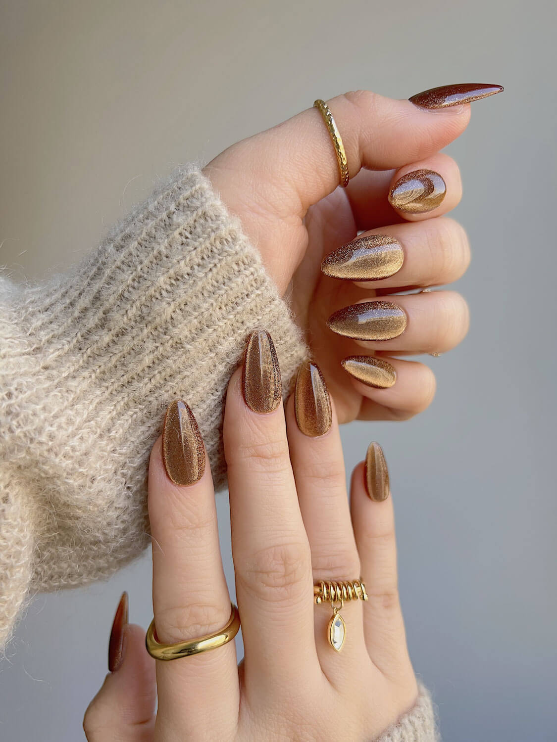 Cat-Eye-Nails-Ginger-Sugar-Short-Almond-Nails