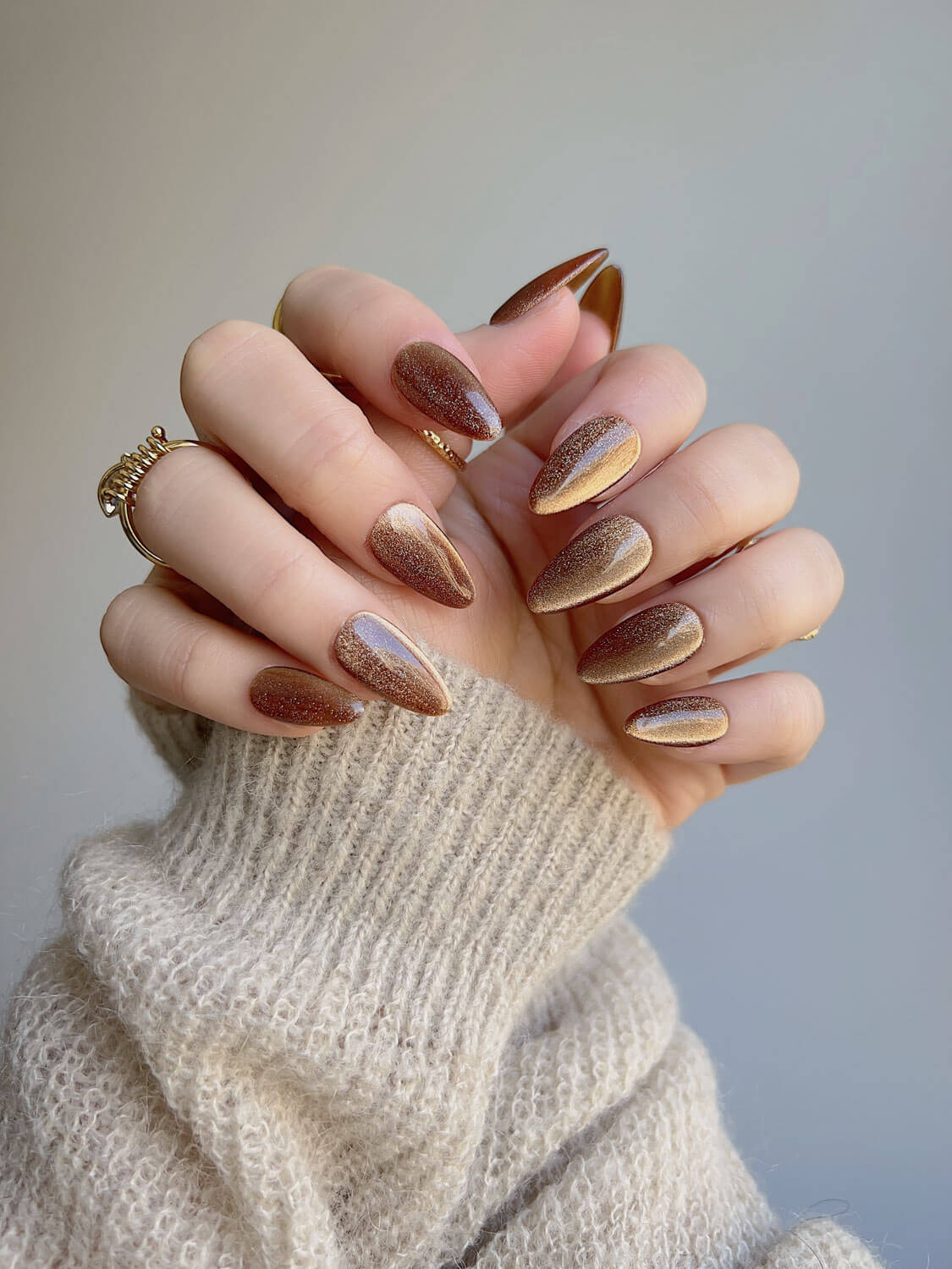 Cat-Eye-Nails-Ginger-Sugar-Short-Almond-Nails