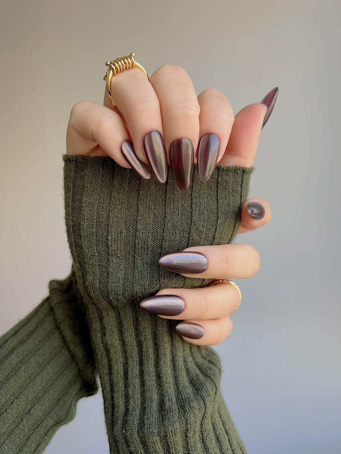 Dark-brown-Cat-eye-nails-BeanRed-Medium-Almond-Nails
