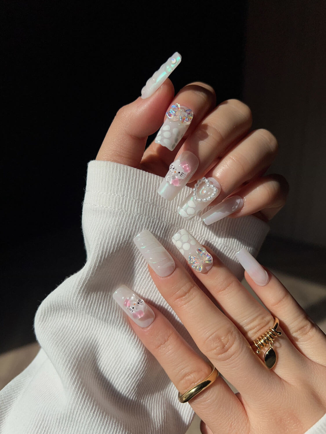White Kitty Med Square Nails - Bubbly