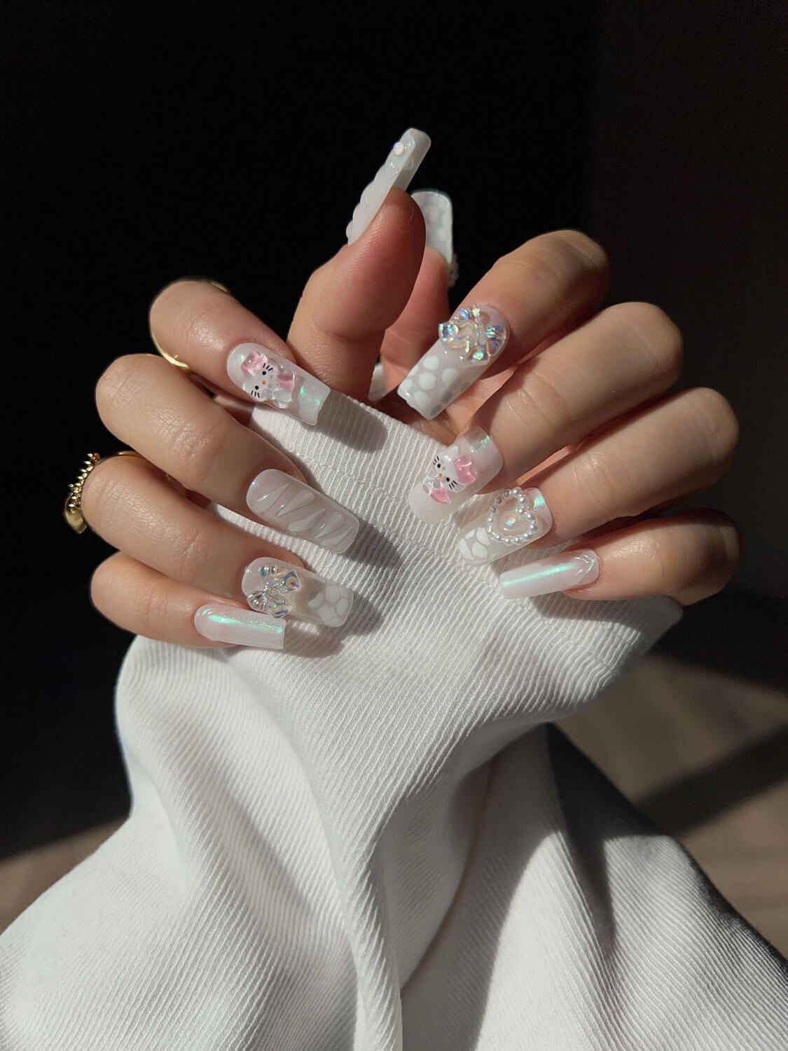 White Kitty Med Square Nails - Bubbly
