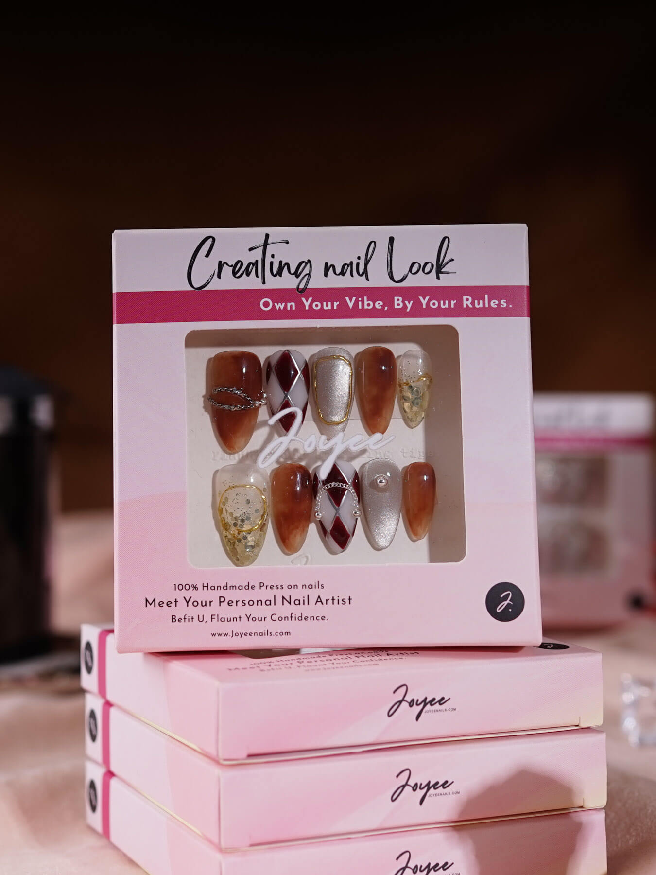 handmade- gold sequins plaid pattern gold trimmed cat's eye press on nails