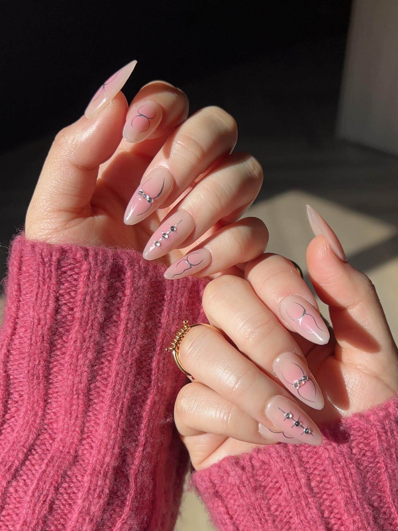 Pink-Nails-Medium-Almond-Nails-Metallic-Patterns