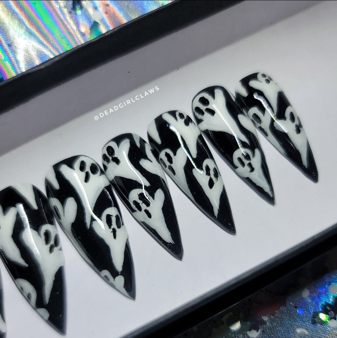 Spooky Spirit Press on Nail set (Glow in the Dark)