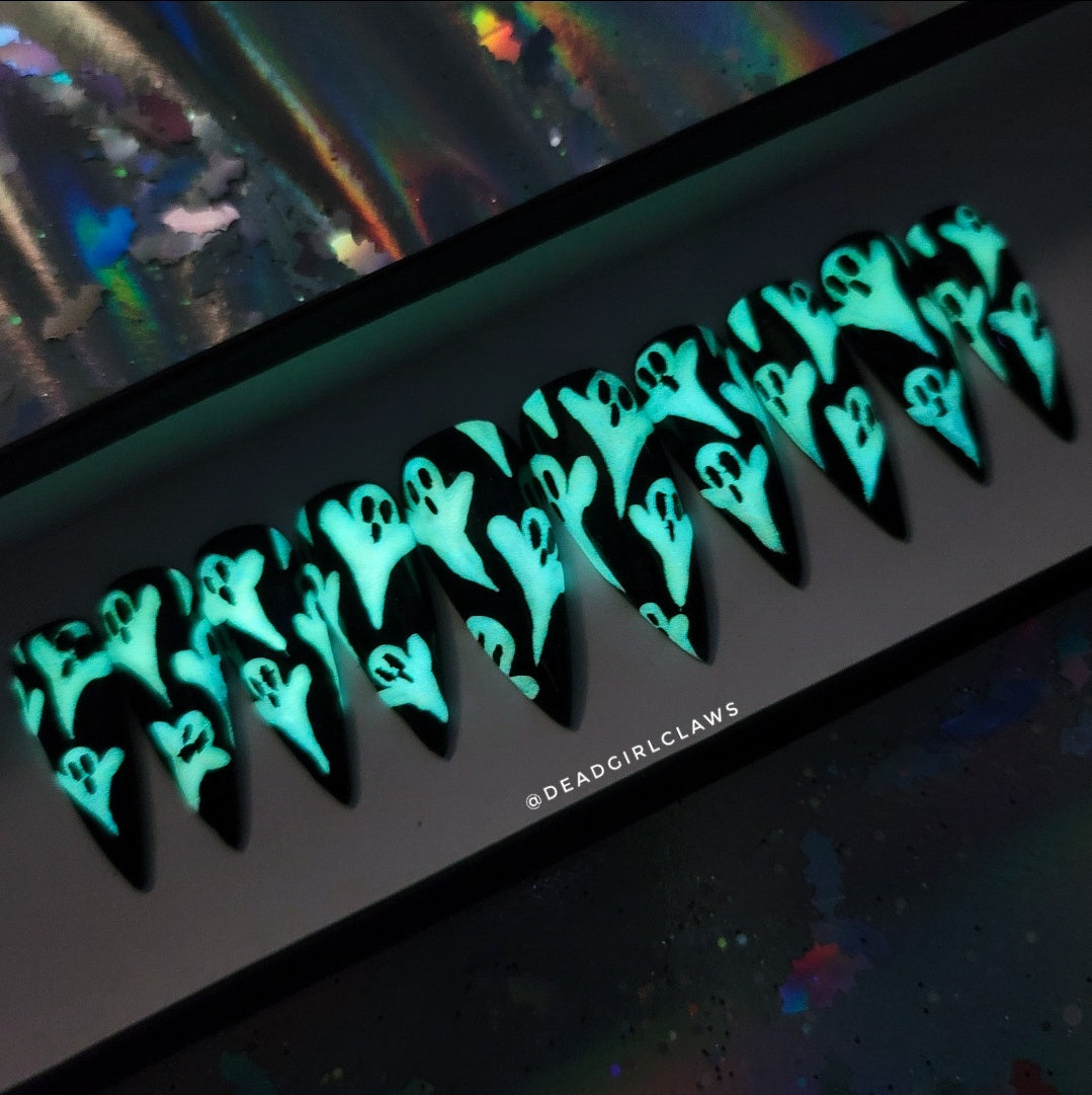 Spooky Spirit Press on Nail set (Glow in the Dark)