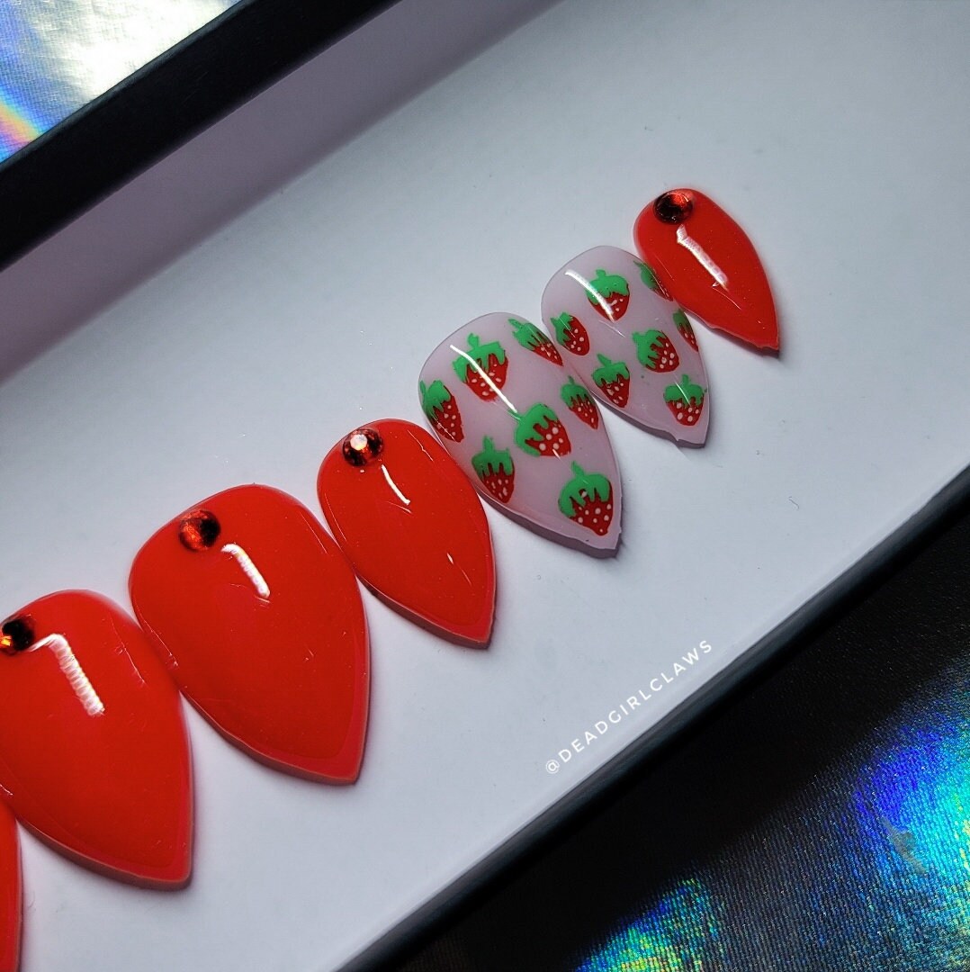 Strawberry Fields Press on Nail Set