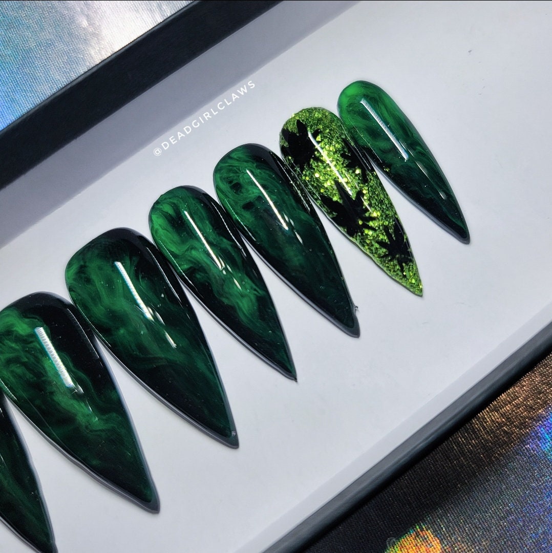 Smoke Session Press On Nail Set