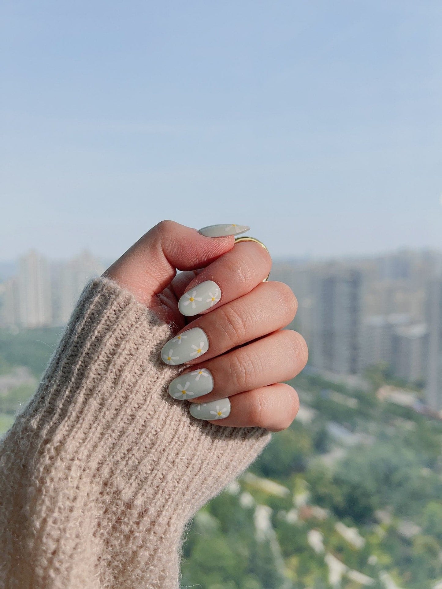 Handmade- Mint Daisy Press On Nail Set